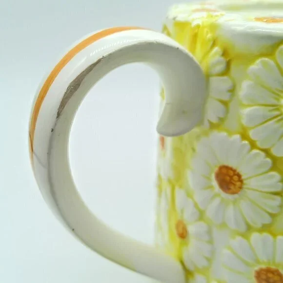 Brinn's Daisy Ceramic Vintage Tea Pot - Picture 9 of 9